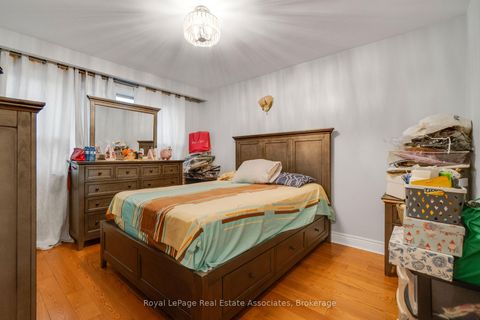 Photo 18 at 5 Homeview Avenue, Smythe, Toronto