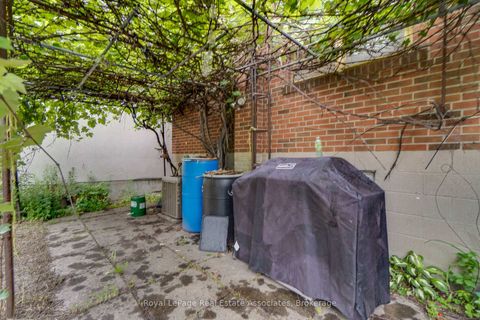 Photo 37 at 5 Homeview Avenue, Smythe, Toronto