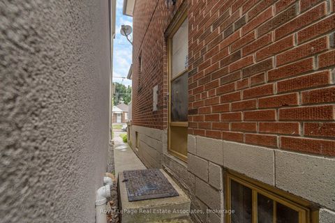 Photo 38 at 5 Homeview Avenue, Smythe, Toronto
