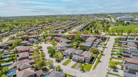 Photo 3 at 3 Teal Place, Painswick South, Barrie