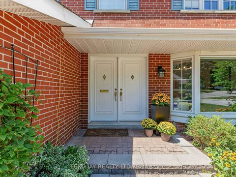 Photo 2 at 22 Meadowglade Crescent, Henry Farm, Toronto