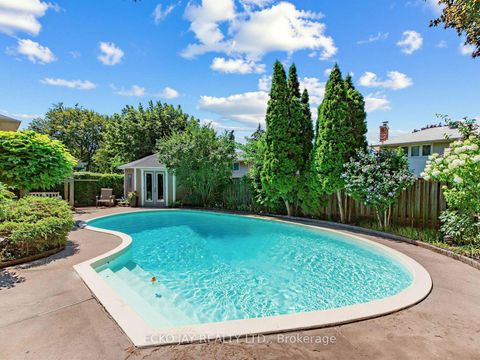Photo 4 at 22 Meadowglade Crescent, Henry Farm, Toronto
