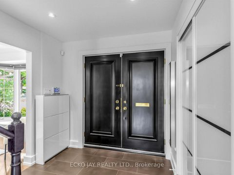 Photo 5 at 22 Meadowglade Crescent, Henry Farm, Toronto