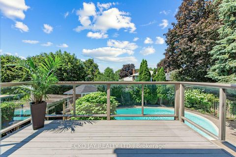 Photo 10 at 22 Meadowglade Crescent, Henry Farm, Toronto