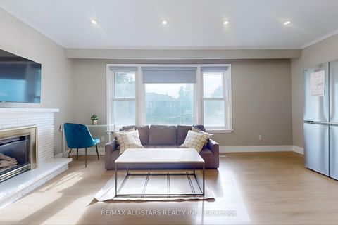Photo 2 at 105 Betty Ann Drive, Willowdale West, Toronto