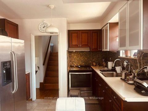 Photo 6 at 58 Telco Crescent, Pelmo Park W4, Toronto