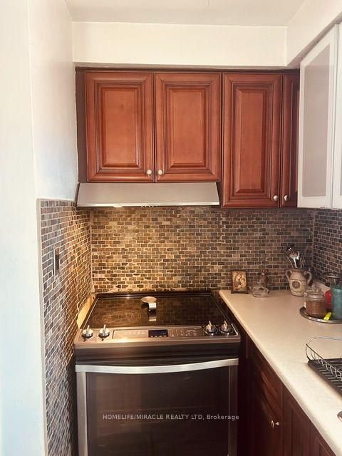 Photo 7 at 58 Telco Crescent, Pelmo Park W4, Toronto