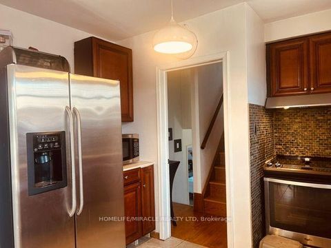 Photo 11 at 58 Telco Crescent, Pelmo Park W4, Toronto