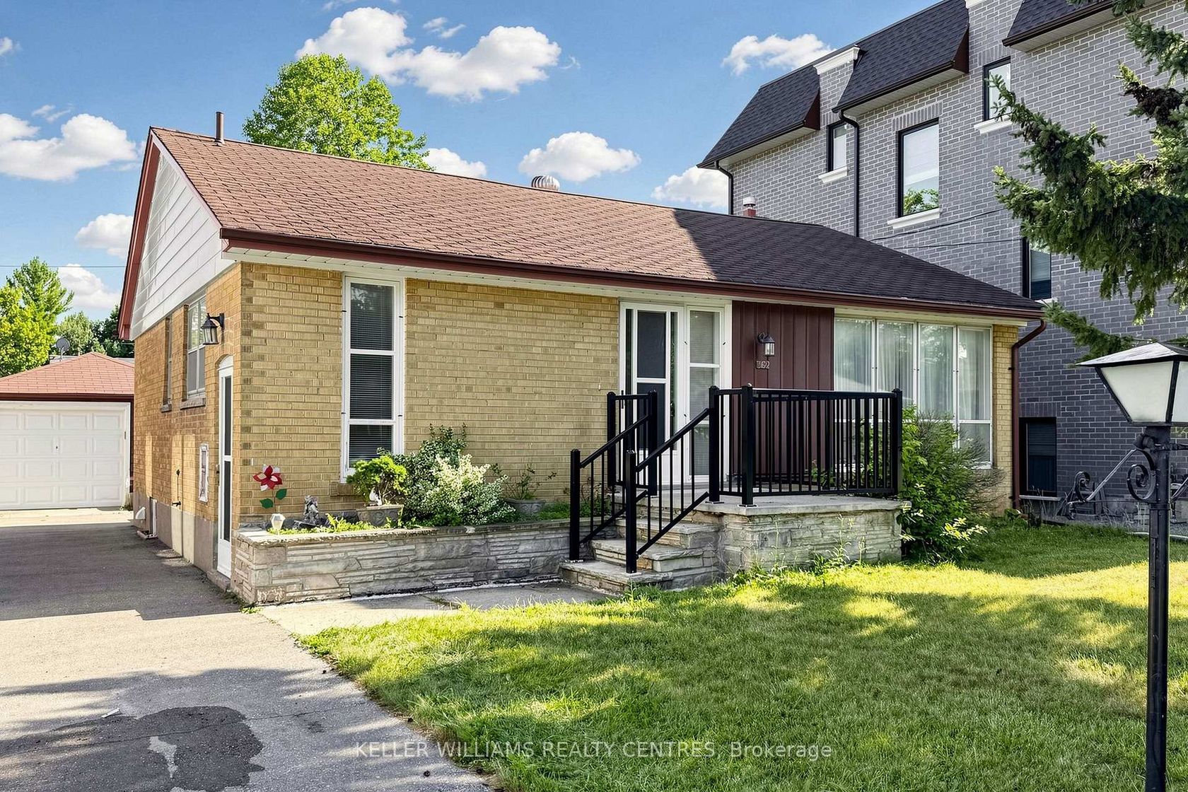 302 Palmer Avenue, Harding, Richmond Hill photo 0