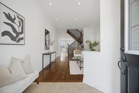 Photo 3 at 28 Kincardine Street, Kleinburg, Vaughan