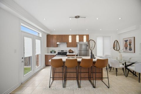 Photo 10 at 28 Kincardine Street, Kleinburg, Vaughan