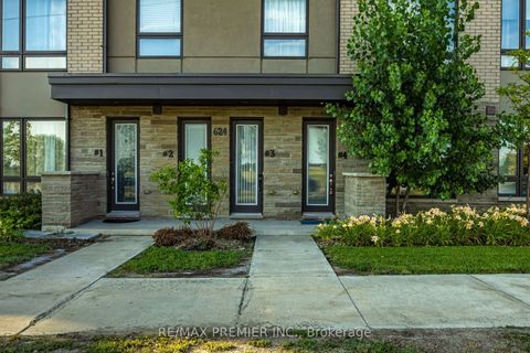 Photo 4 at 4 - 624 Rexdale Boulevard, Clairville, Toronto