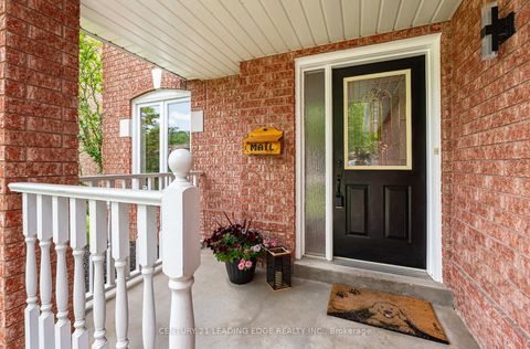 Photo 2 at 822 Surin Court, College Manor, Newmarket