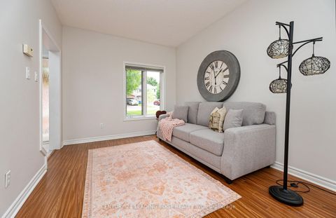 Photo 6 at 822 Surin Court, College Manor, Newmarket
