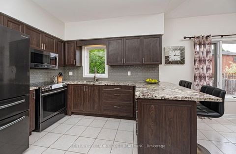 Photo 7 at 822 Surin Court, College Manor, Newmarket