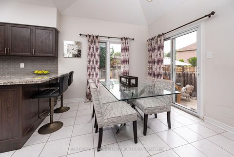 Photo 9 at 822 Surin Court, College Manor, Newmarket