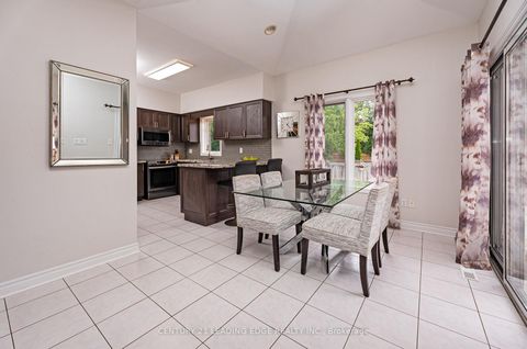 Photo 10 at 822 Surin Court, College Manor, Newmarket