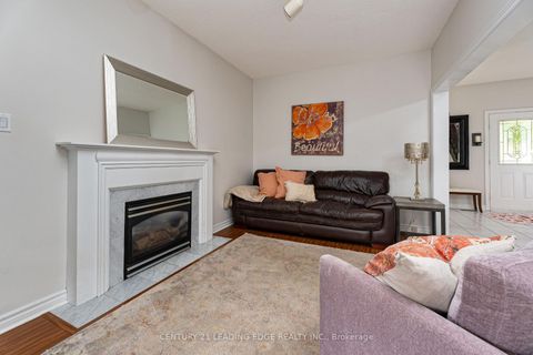 Photo 12 at 822 Surin Court, College Manor, Newmarket