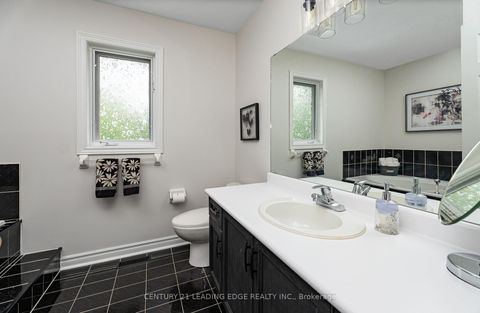Photo 16 at 822 Surin Court, College Manor, Newmarket