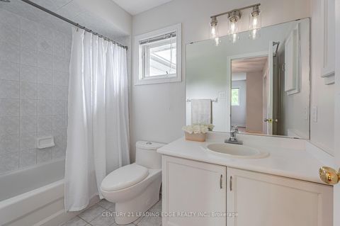 Photo 19 at 822 Surin Court, College Manor, Newmarket
