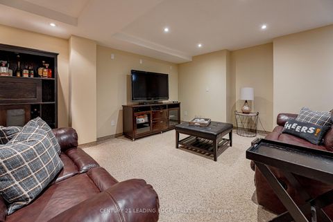 Photo 21 at 822 Surin Court, College Manor, Newmarket