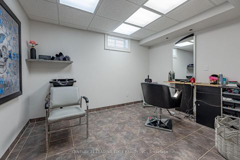 Photo 24 at 822 Surin Court, College Manor, Newmarket