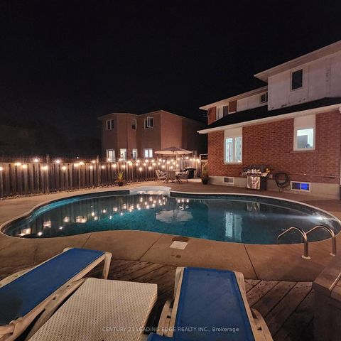 Photo 27 at 822 Surin Court, College Manor, Newmarket