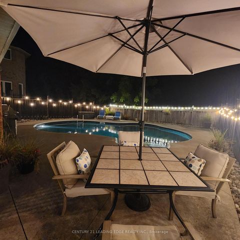 Photo 29 at 822 Surin Court, College Manor, Newmarket