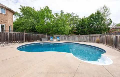 Photo 31 at 822 Surin Court, College Manor, Newmarket