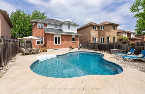 Photo 32 at 822 Surin Court, College Manor, Newmarket