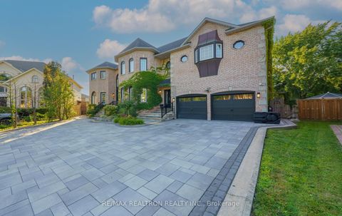 Photo 2 at 96 Markwood Lane, Yorkhill, Vaughan