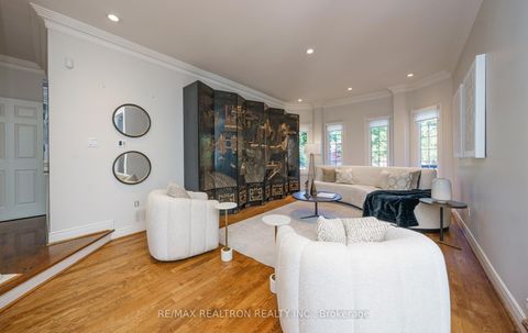 Photo 7 at 96 Markwood Lane, Yorkhill, Vaughan