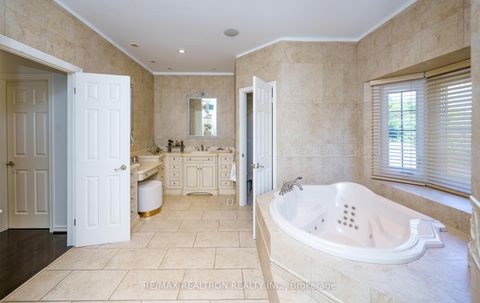 Photo 27 at 96 Markwood Lane, Yorkhill, Vaughan