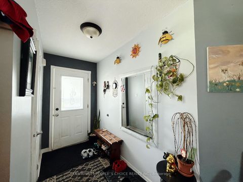 Photo 2 at 66 Michael Crescent, East Bayfield, Barrie