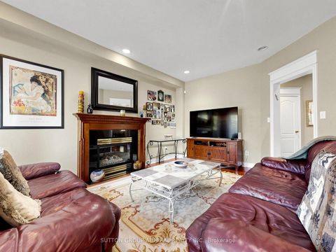 Photo 10 at 22 Canyon Hill Avenue, Westbrook, Richmond Hill