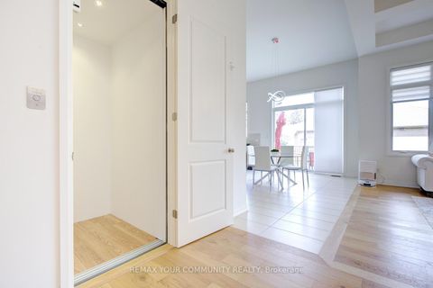 Photo 2 at 96 Bond Crescent, Oak Ridges, Richmond Hill