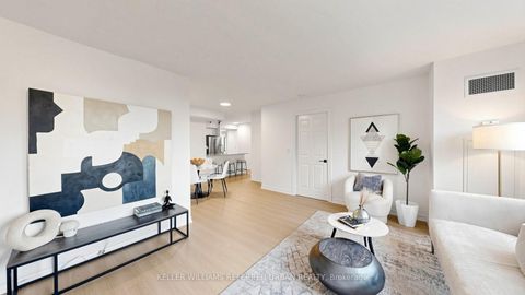 Photo 2 at 2205 - 761 Bay Street, Bay Street Corridor, Toronto