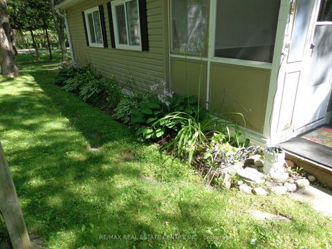 Photo 2 at 422 - 1652 Puddicombre Road, Clairville, Toronto