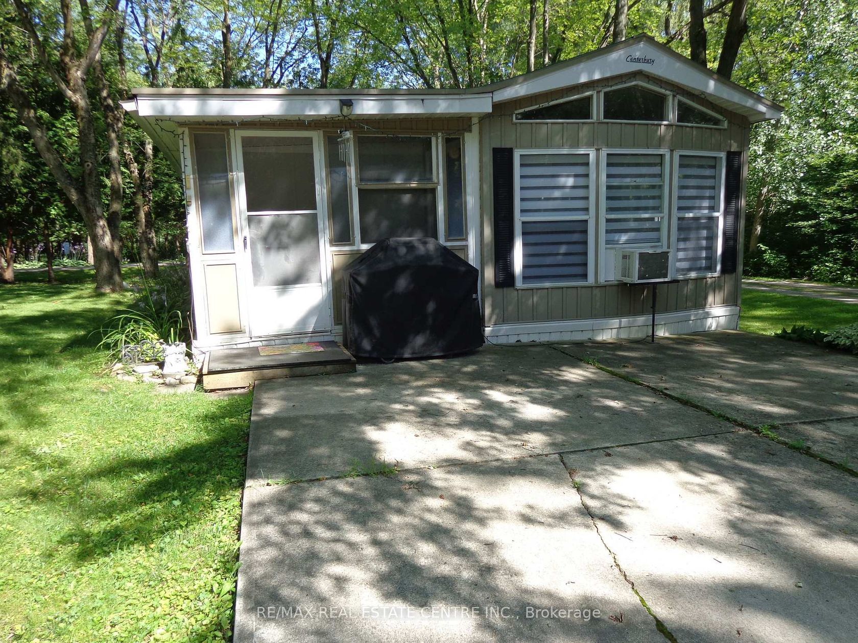 422 - 1652 Puddicombre Road, Clairville, Toronto 
