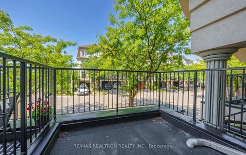Photo 2 at 222 David Dunlap Circle, Don Mills, Toronto