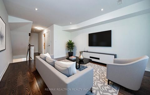 Photo 13 at 222 David Dunlap Circle, Don Mills, Toronto