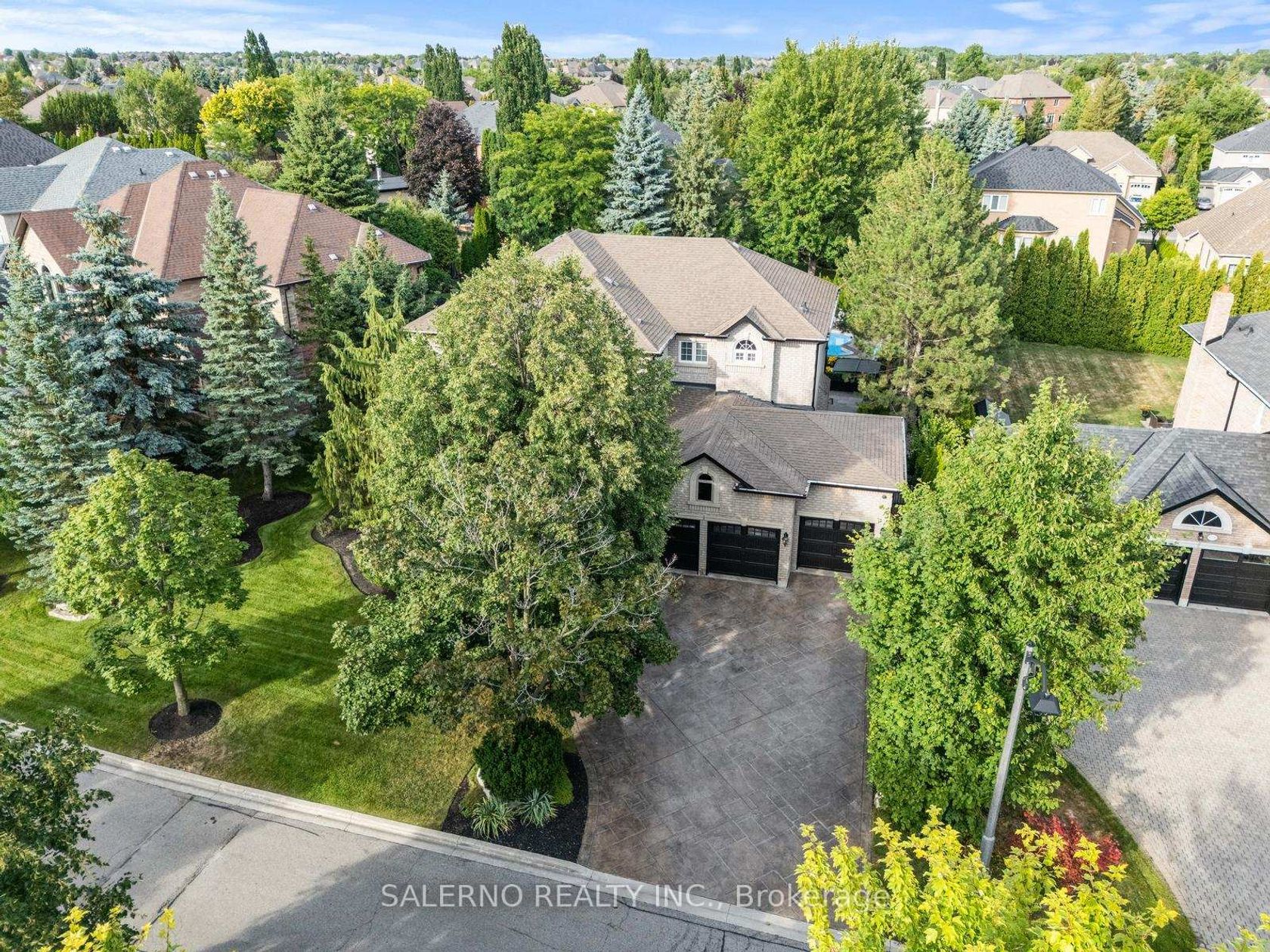 107 Deerchase Circle, Islington Woods, Vaughan photo number 2