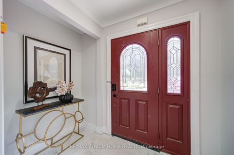 Photo 2 at 18 Doverwood Court, Newtonbrook East, Toronto