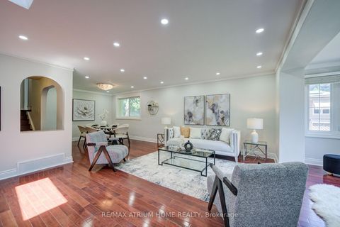 Photo 4 at 18 Doverwood Court, Newtonbrook East, Toronto