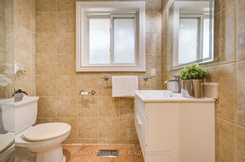 Photo 21 at 18 Doverwood Court, Newtonbrook East, Toronto