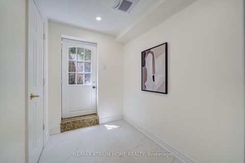 Photo 30 at 18 Doverwood Court, Newtonbrook East, Toronto