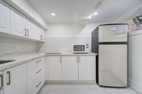 Photo 46 at 18 Doverwood Court, Newtonbrook East, Toronto