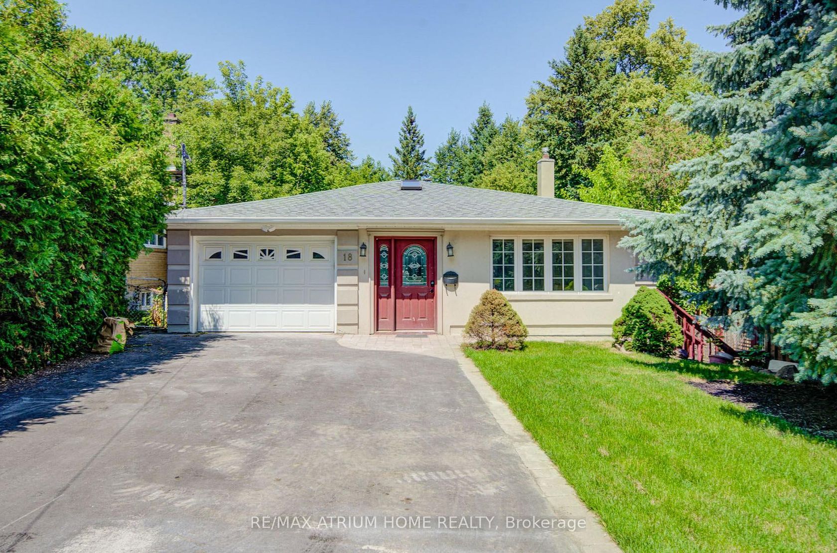 18 Doverwood Court, Newtonbrook East, Toronto 