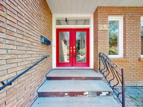 Photo 2 at 25 Kersey Crescent, North Richvale, Richmond Hill