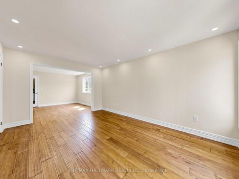 Photo 5 at 25 Kersey Crescent, North Richvale, Richmond Hill